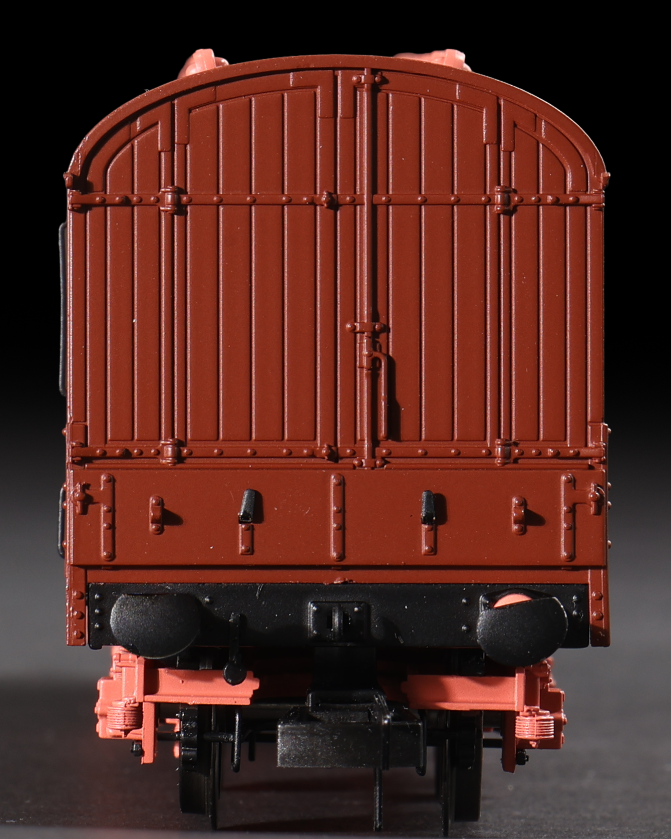 C2021 LMS 42ft GUV Parcels Van BR Crimson M37719