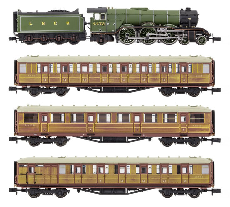 A3 Flying Scotsman 4472 LNER Apple Green & 4 Teak Gresley Coaches - DCC Fitted