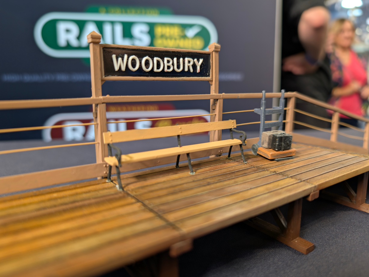 LK708 Wooden Platform Halt Model Kit