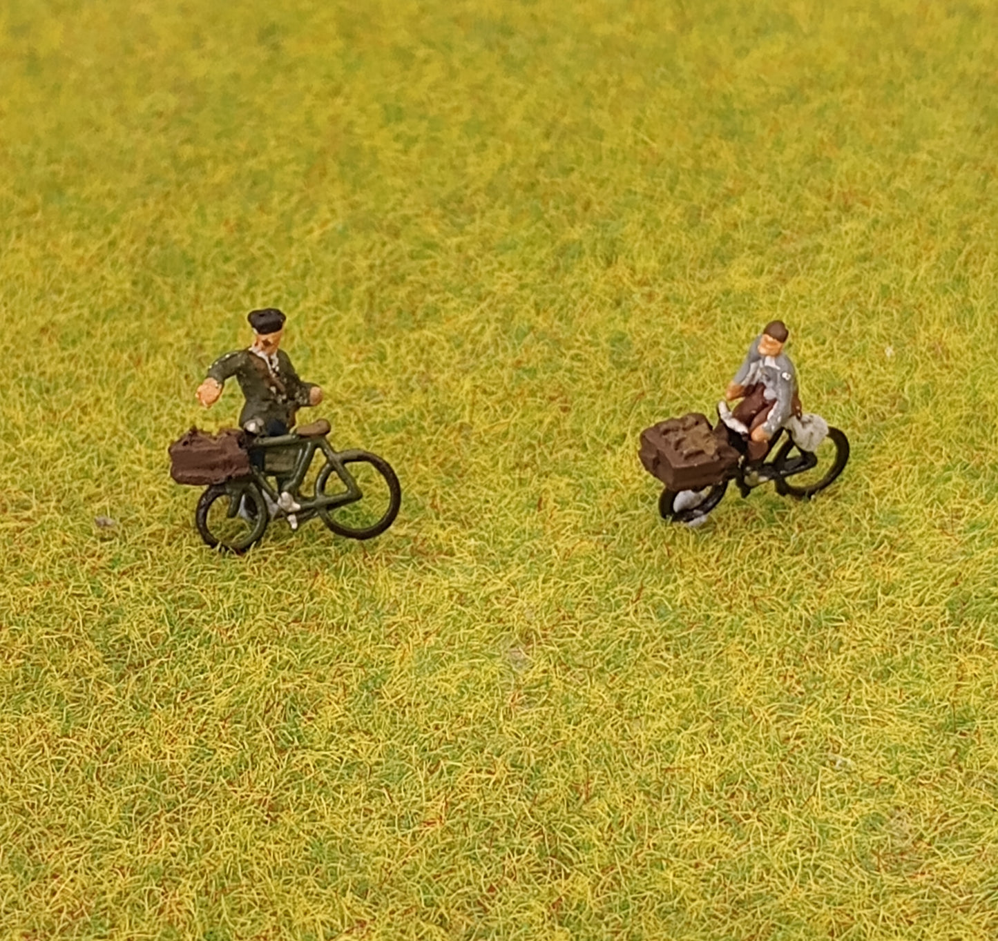 N Gauge Period delivery bike & tradesmen