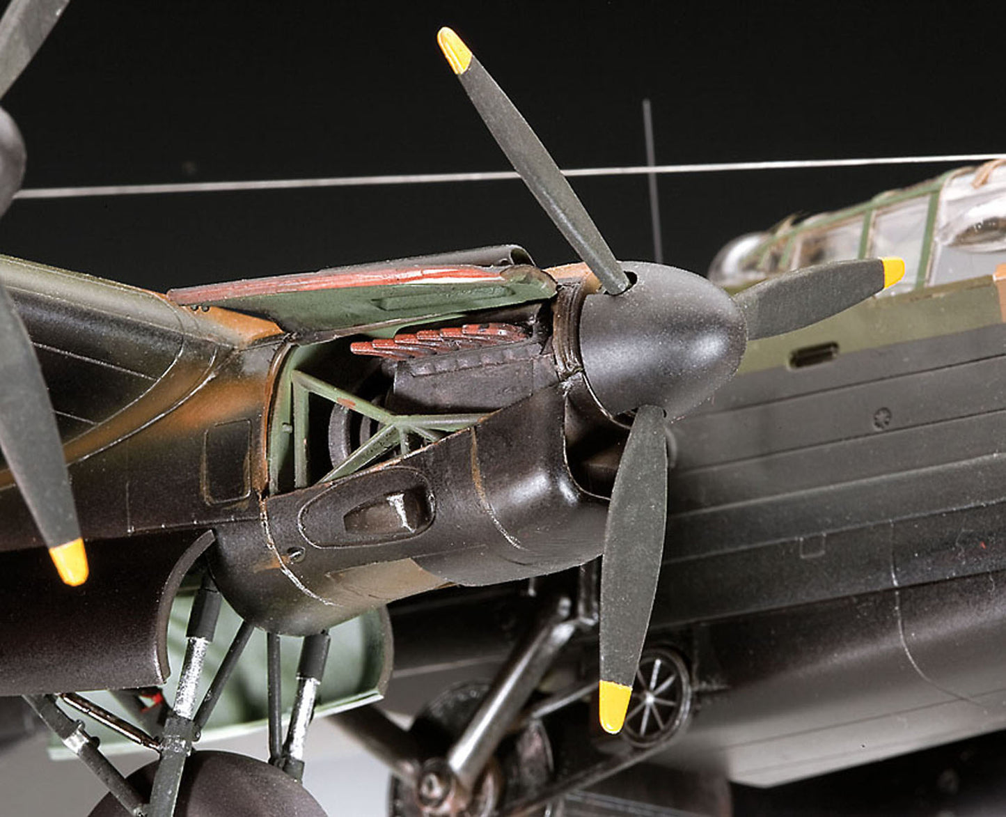 Avro Lancaster (1:72 Scale) Model Kit