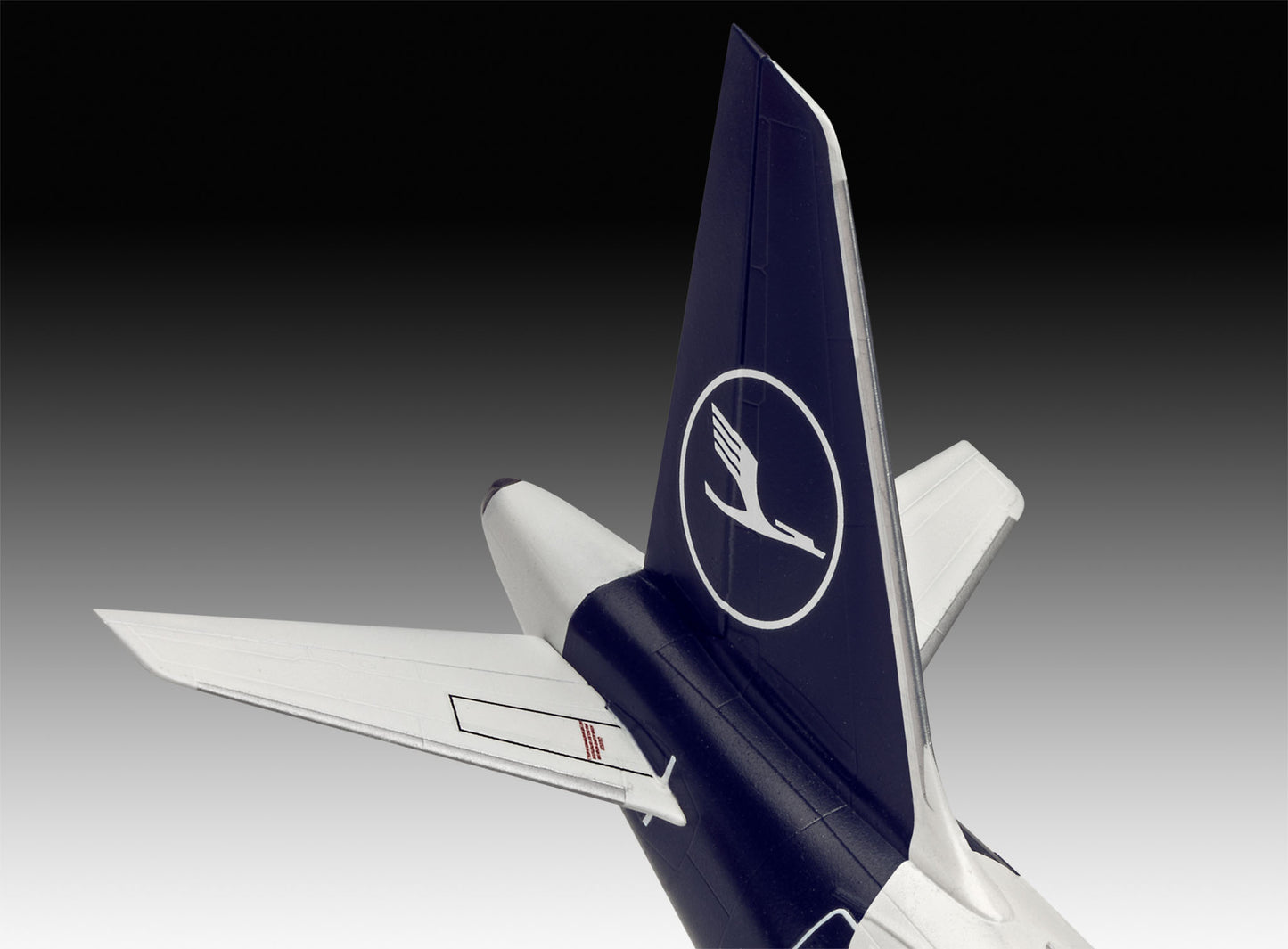 Airbus A320neo "Lufthansa" New Livery (1:144 Scale) Model Kit