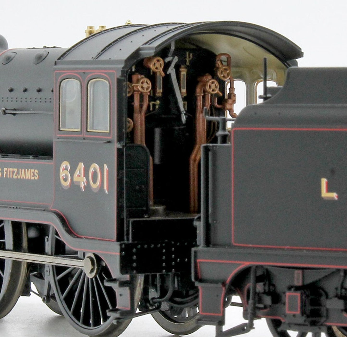 Pre-Owned Class D11/2 'James Fitzjames' LNER Black 4-4-0 Locomotive 6401 - DCC Fitted