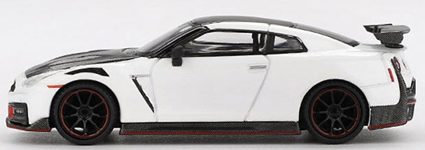 MGT01045-R Nissan GT-R Nismo 2024 Brilliant White Pearl (RHD)