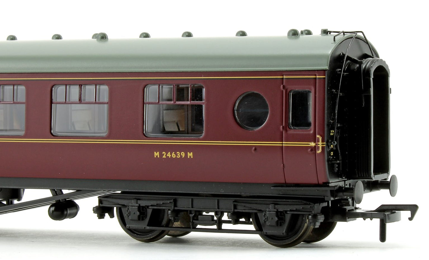 Pre-Owned LMS 60 ft Porthole Corridor Composite BR Maroon Coach M24639M
