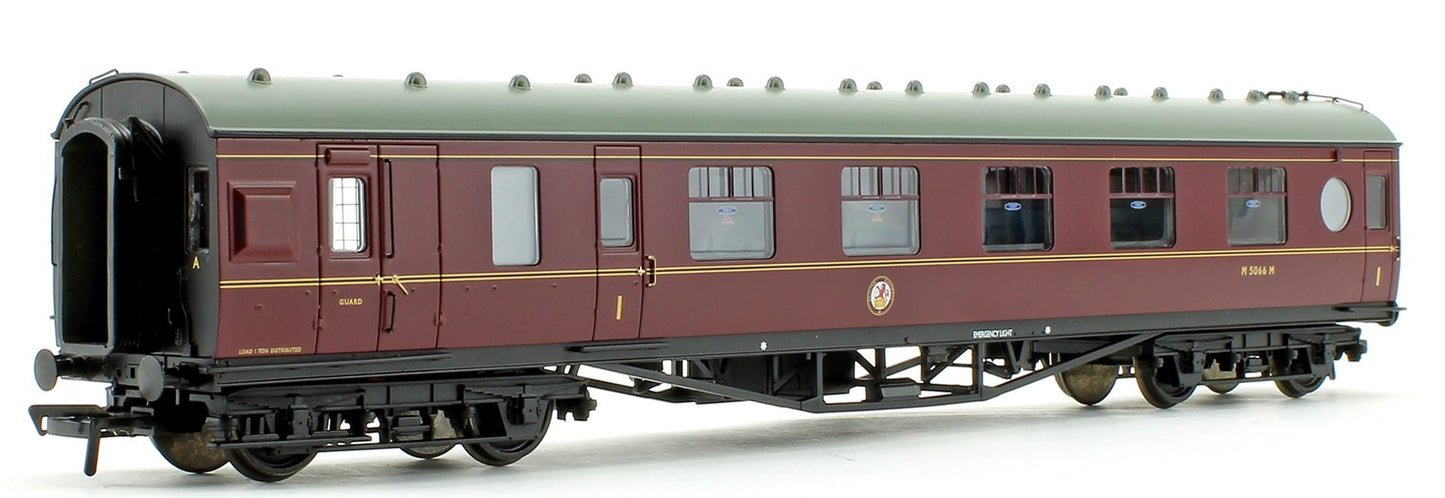 Pre-Owned LMS 60 ft Porthole Corridor Brake 1st BR Maroon Coach M5066M