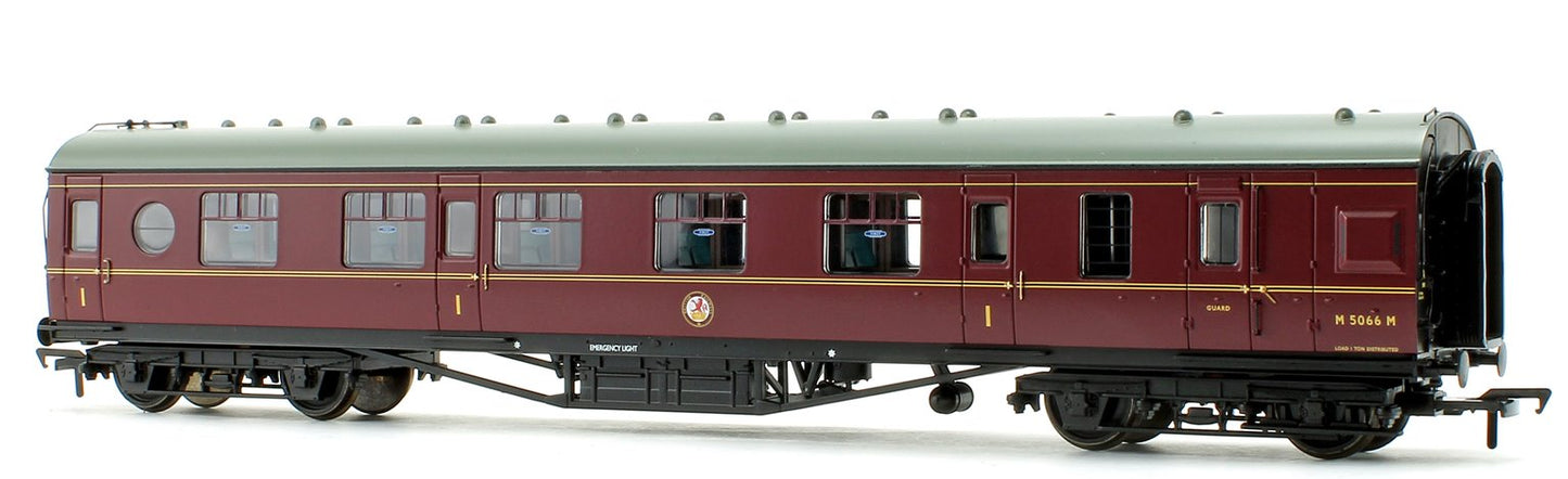 Pre-Owned LMS 60 ft Porthole Corridor Brake 1st BR Maroon Coach M5066M