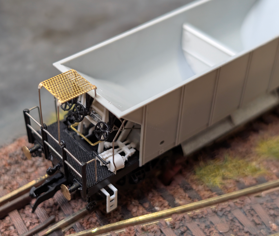 TT6065 YGH 'Sealion' Ballast Hopper Departmental Olive Green 982792