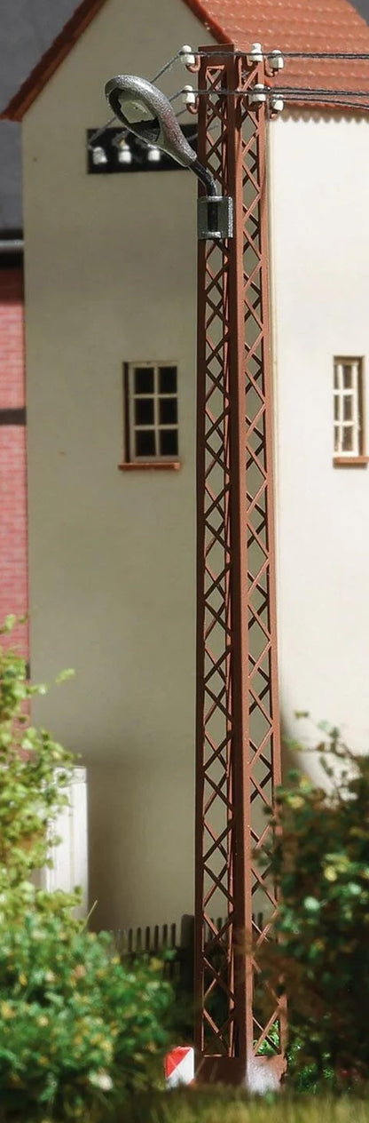 BUS4182 Rusty lattice mast lamp