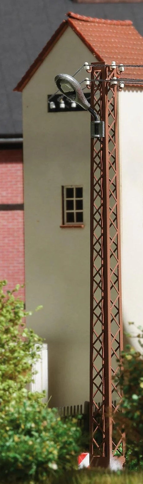 BUS4183  Rusty lattice mast lamp