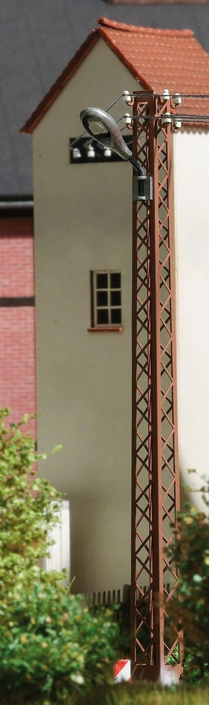 BUS4183  Rusty lattice mast lamp
