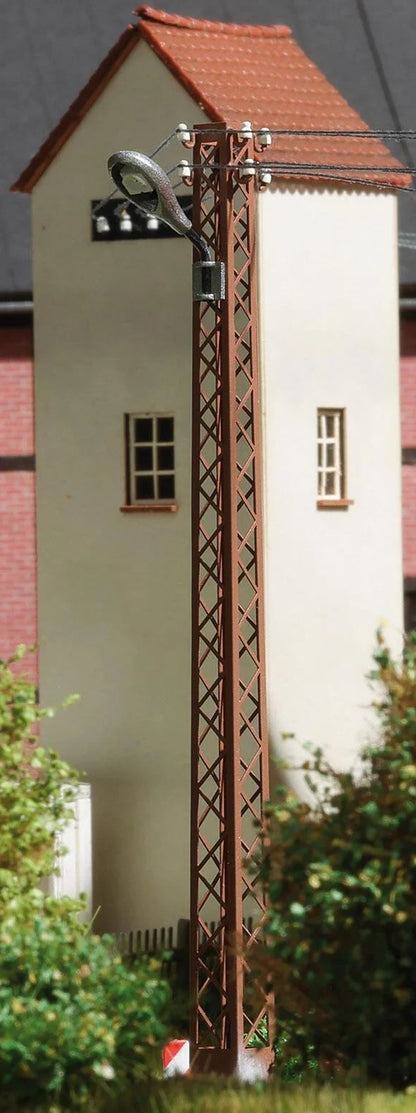 BUS4184 Rusty lattice mast lamp
