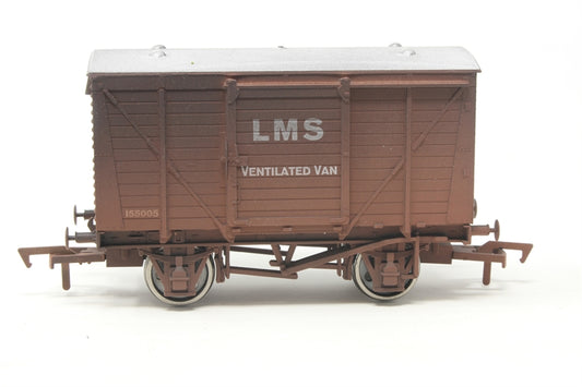 4F-011-018 Ventilated Van LMS Bauxite 155005 Weathered