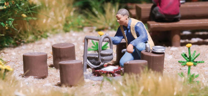 BUS5433 Small campfire with figure