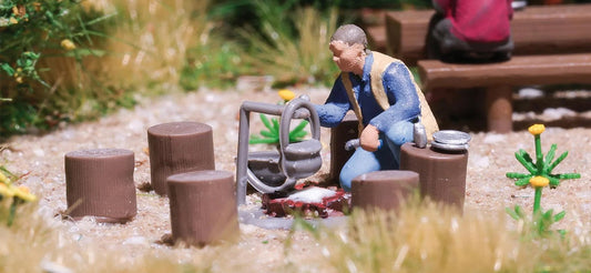 BUS5433 Small campfire with figure