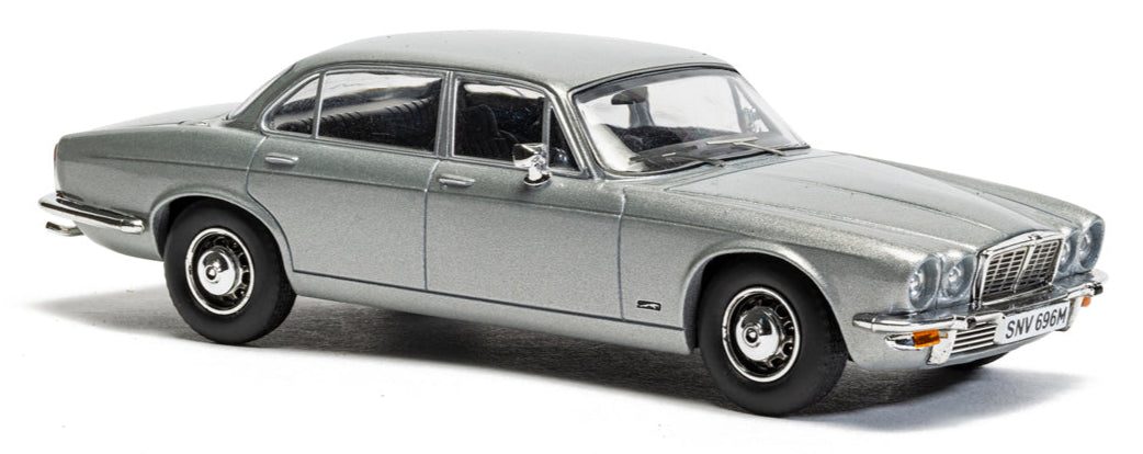 Screen Stars - Ford Capri Mk2 2.0S Diamond White, Jaguar XJ6 Series 2 Silver