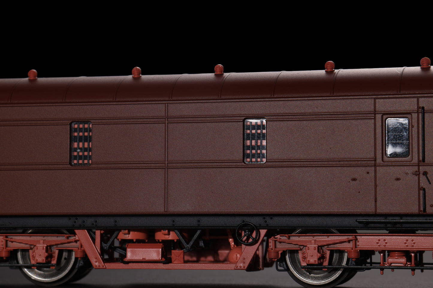 C2022 LMS 42ft GUV Parcels Van BR Lined Maroon M37898M