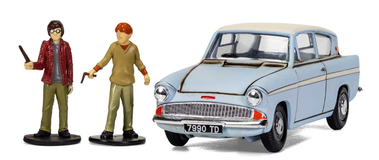 Harry Potter Flying Ford Anglia with Harry Potter and Ron Weasley Figurines