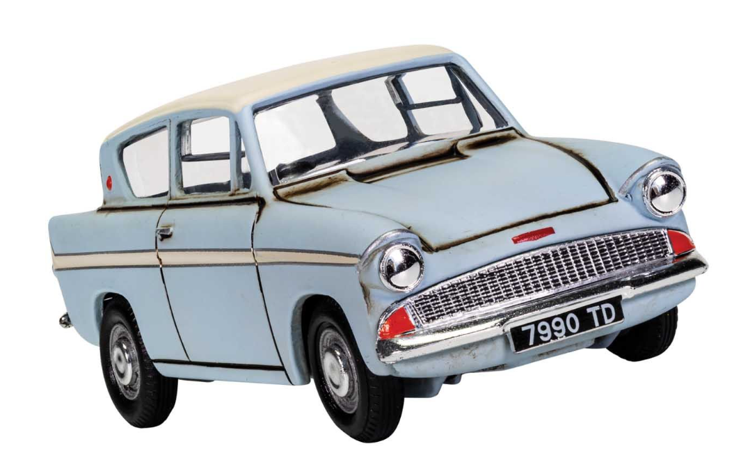 Harry Potter Flying Ford Anglia with Harry Potter and Ron Weasley Figurines