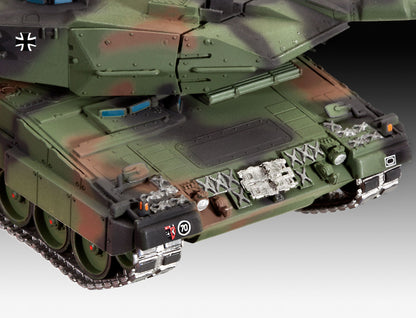 Model Set Leopard 2A6/A6M (1:72 Scale) Model Kit