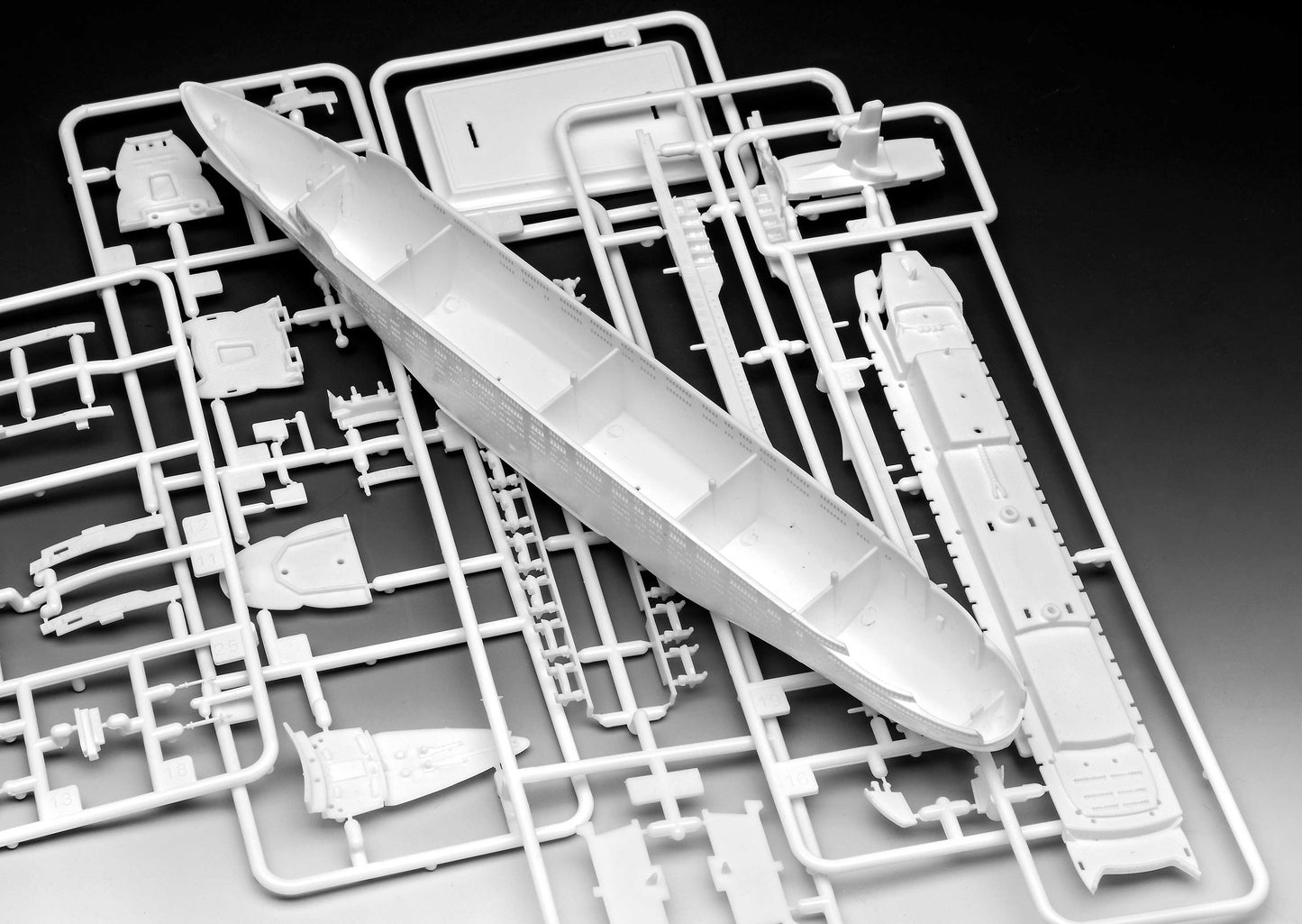 Model Set Queen Elizabeth 2 Model Kit