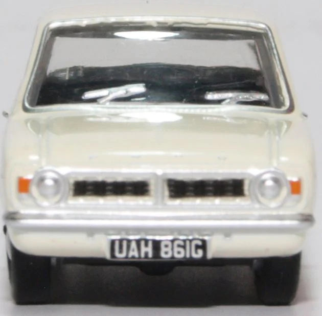 Ford Cortina MkII Ermine White/Sherwood Green