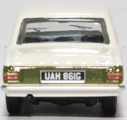 Ford Cortina MkII Ermine White/Sherwood Green