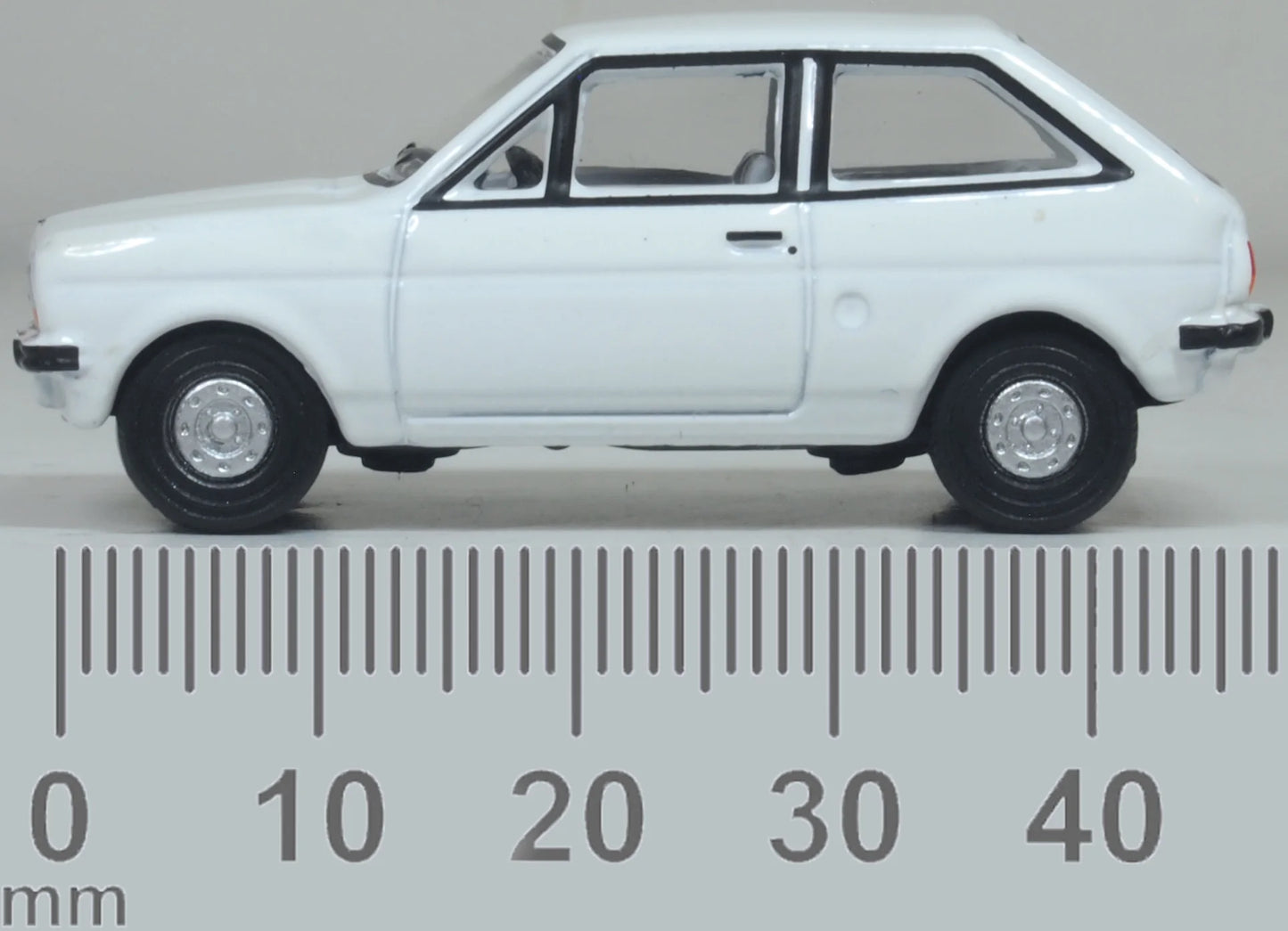 76FF008 Ford Fiesta Mk1 Diamond White