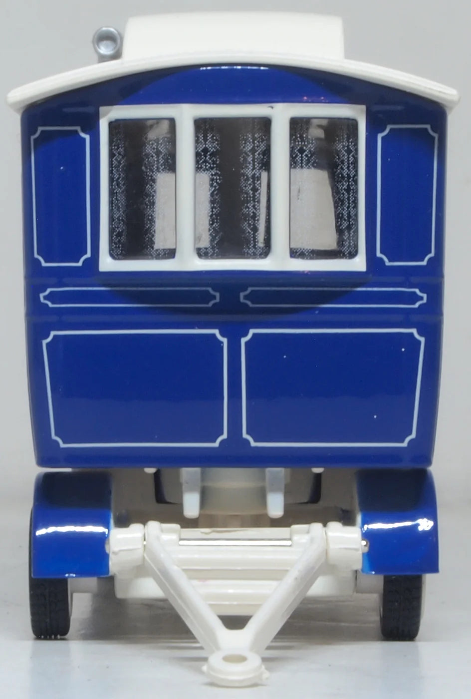 76SCV003 Showmans Caravan Blue/Cream