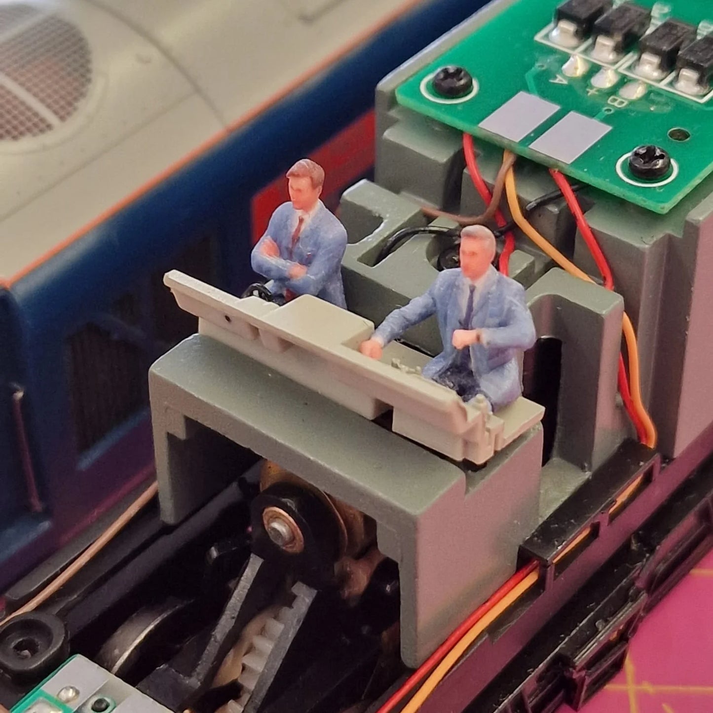 80805-076C OO Gauge Early BR Loco Crew