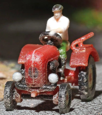 BUS8358 Tractor Junior with farmer