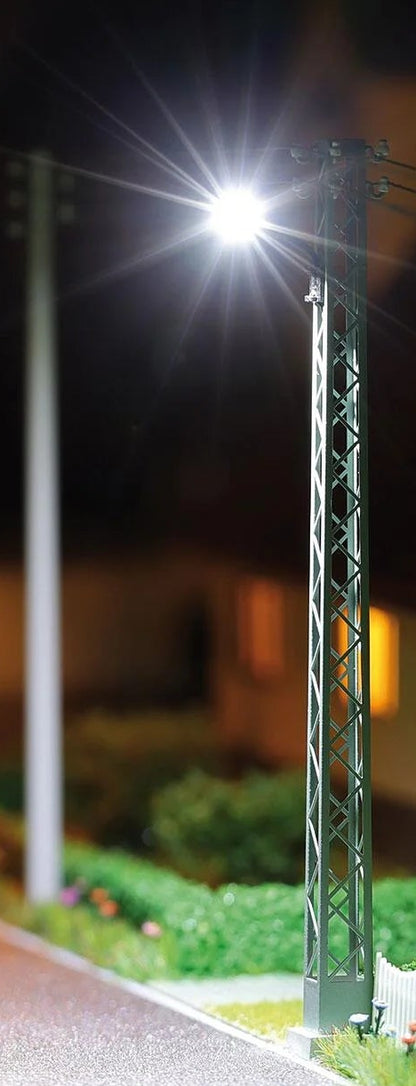 BUS8725 LAMP WITH LATTICE MAST
