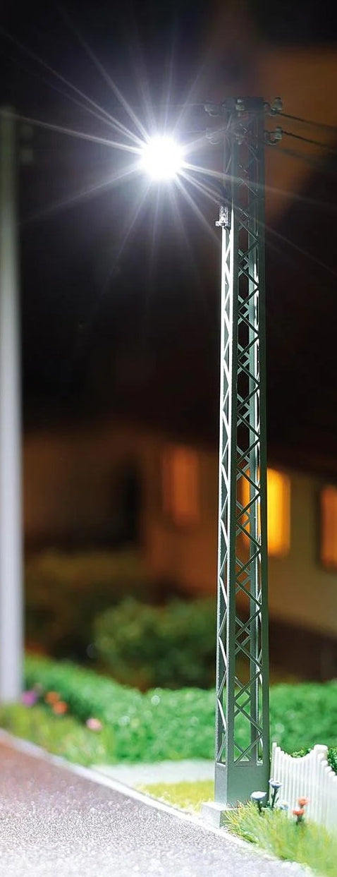 BUS8726 Lamp with lattice mast
