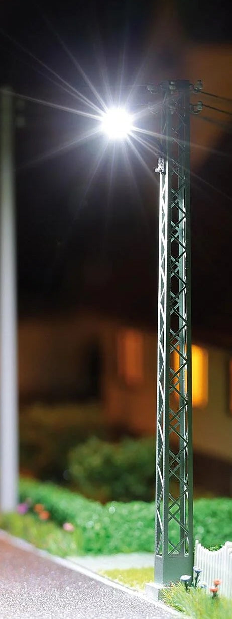 BUS8727 Lamp with lattice mast
