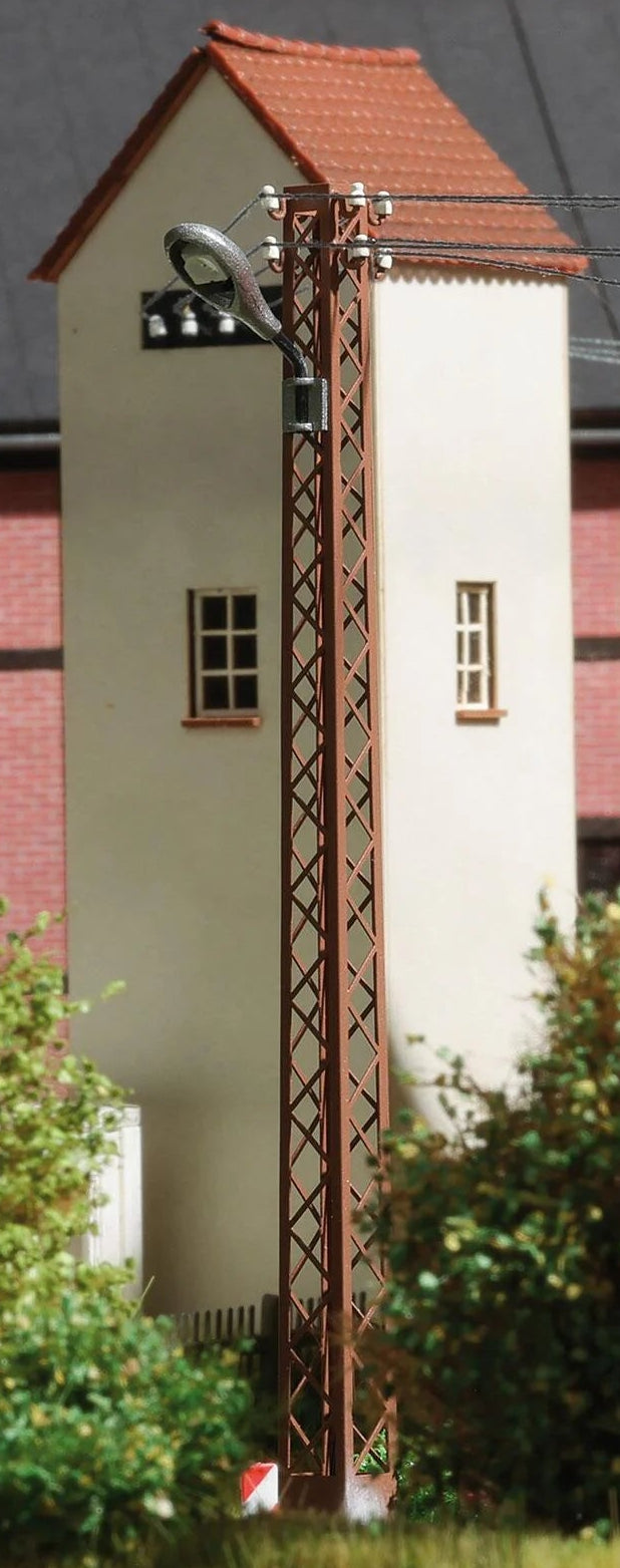 BUS8742 Rusty lattice mast lamp