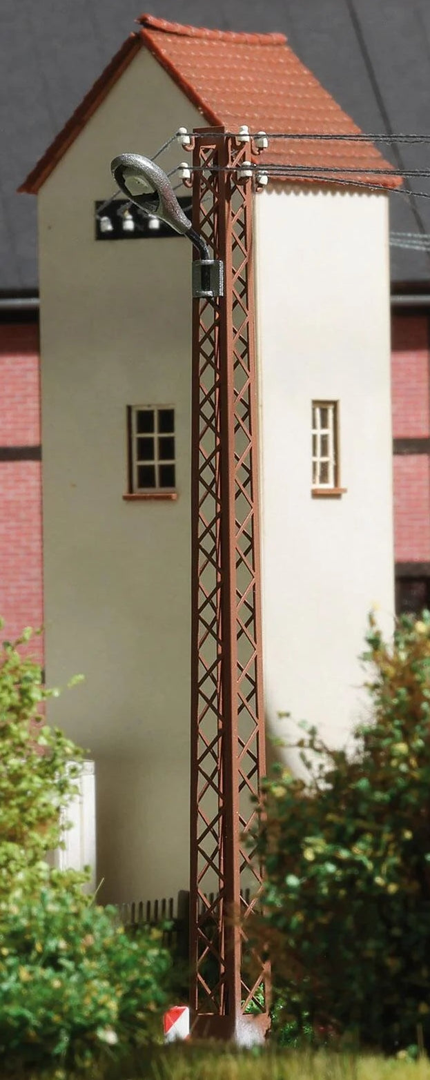 BUS8743 Rusty lattice mast lamp