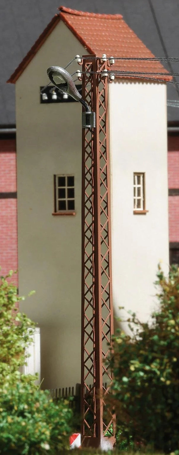 BUS8745 Rusty lattice mast lamp