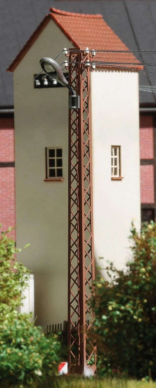BUS8746 Rusty lattice mast lamp