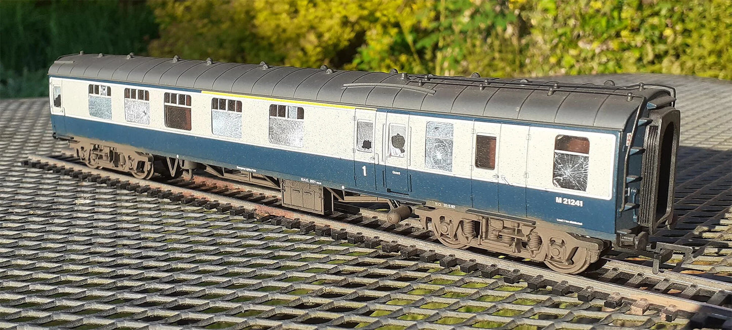 Smashed & shattered glass: BR mk1 passenger OO Gauge Waterslide Decals