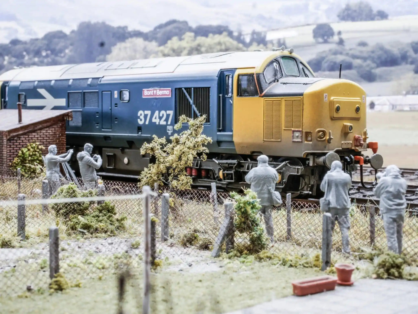 N Gauge 1995-Present Privatisation - Lineside Photographer Bundle