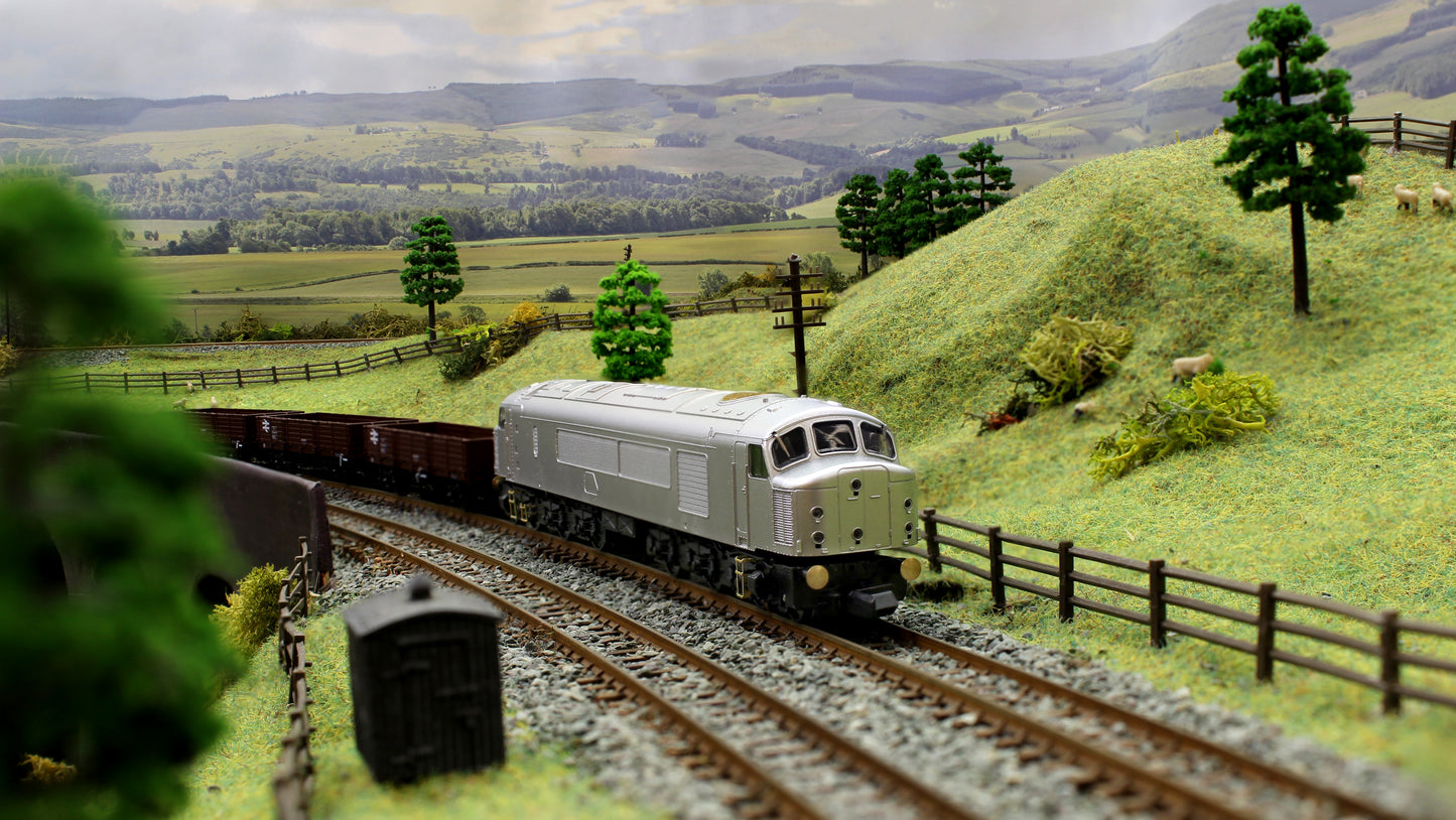 Class 44 44007 "Ingleborough" BR Blue Diesel Locomotive (DCC Sound)