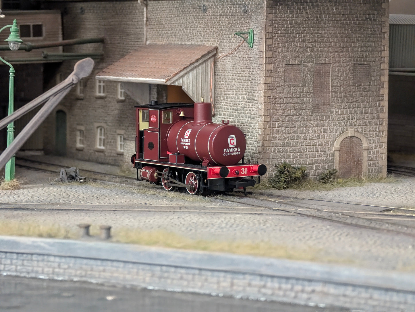 Andrew Barclay Fireless 0-4-0 G. Fawkes Gunpowder Works No.31 Steam Locomotive - DCC Sound