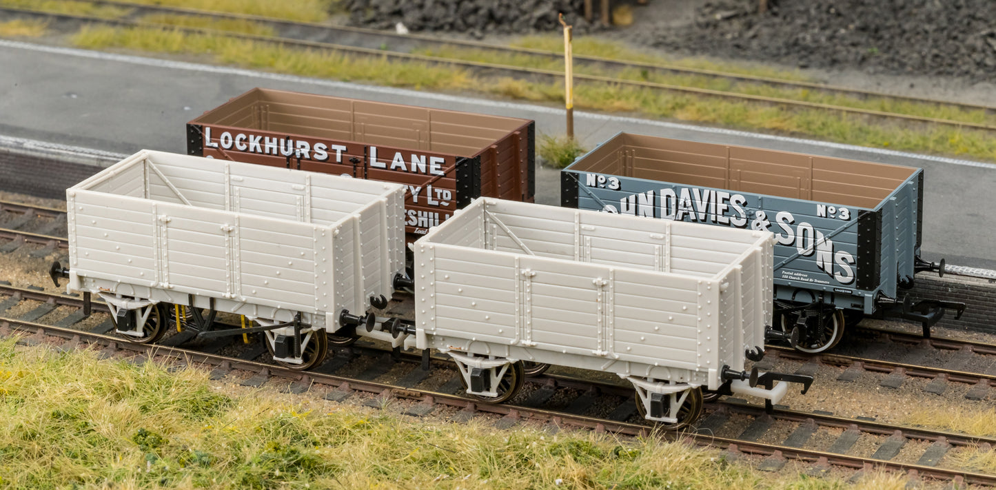 967801 RCH 1907 Spec Open Wagon H. Syrus No. 13 7-plank wagon with side doors