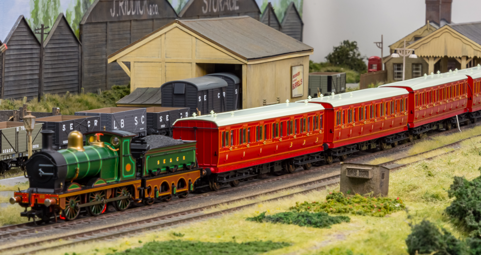 48' SECR ‘Evolution’ Bogie Coach Non-Corridor Carriage No.973, No.881 & No.1010 3-Pack