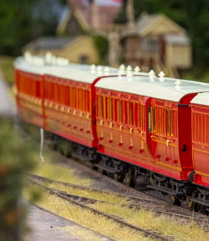 48' SECR ‘Evolution’ Bogie Coach Non-Corridor Carriage No.973, No.881 & No.1010 3-Pack