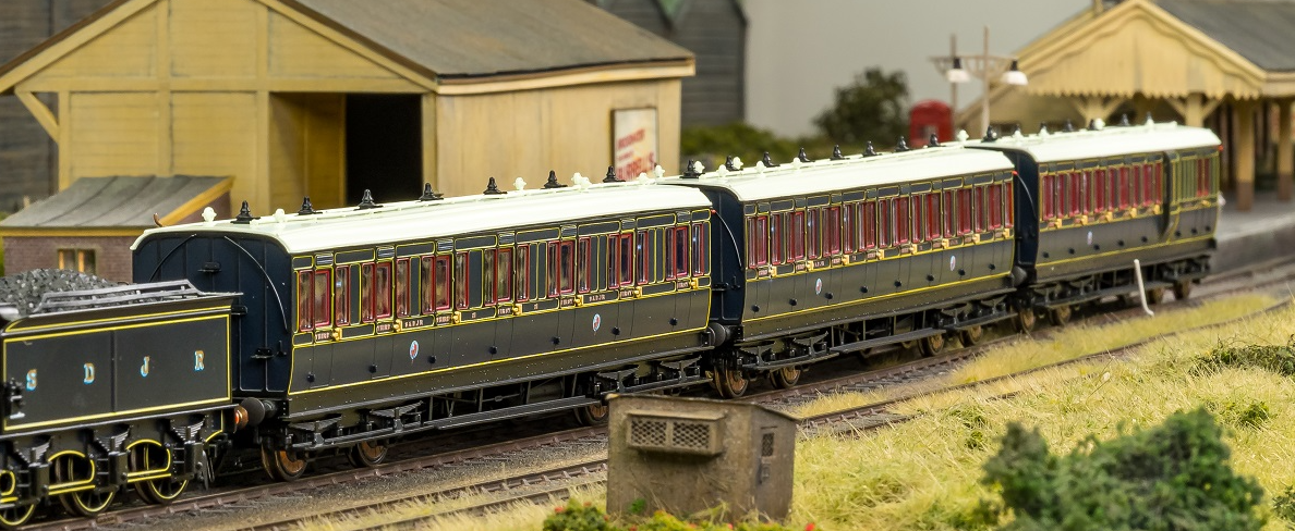48' SDJR ‘Evolution’ Bogie Coach Non-Corridor Carriage No.85, No.71 & No.15 3-Pack