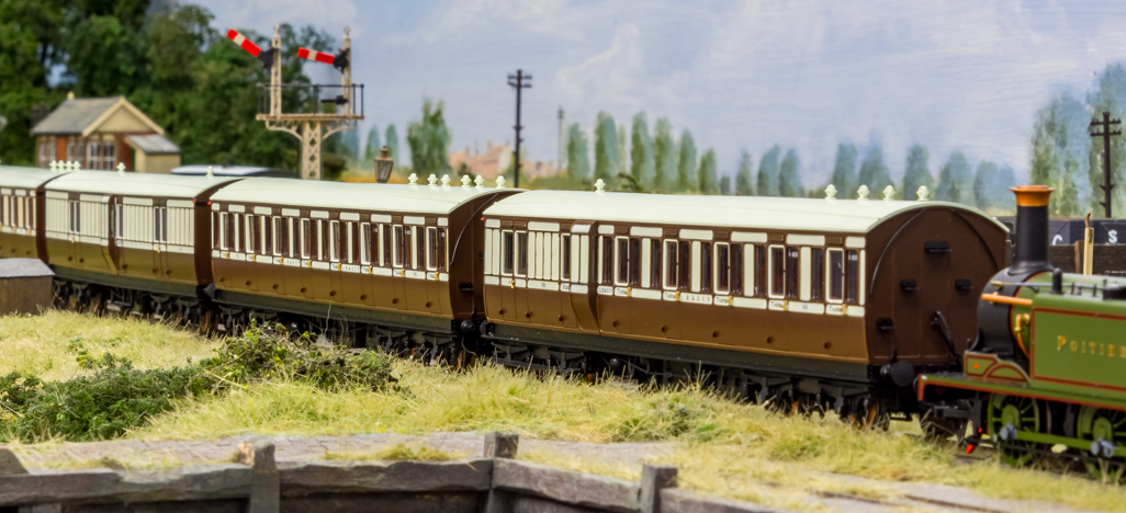 48' LBSCR ‘Evolution’ Bogie Coach Non-Corridor Carriage No.501, No.751 & No.530 3-Pack