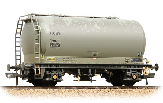 38-653A PCA Metalair Bulk Powder Wagon 'Freightliner Heavy Haul' Grey No.11089 - Weathered