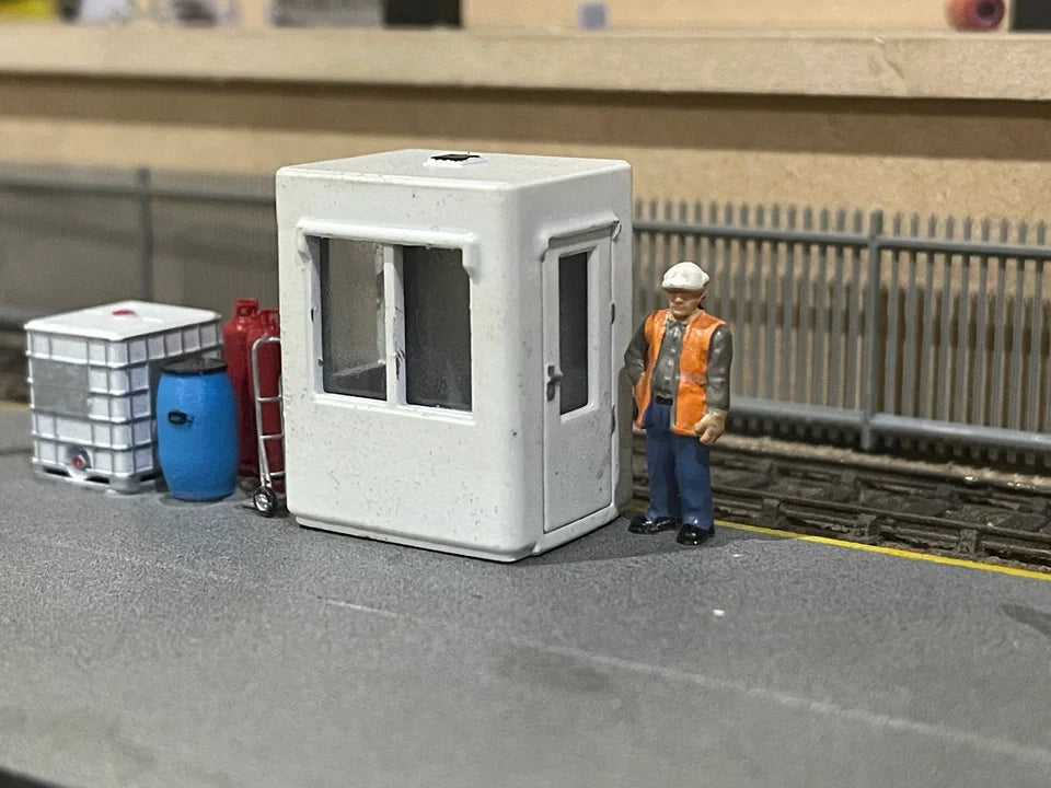 OO Gauge Kiosk (Single Pack) - Unpainted