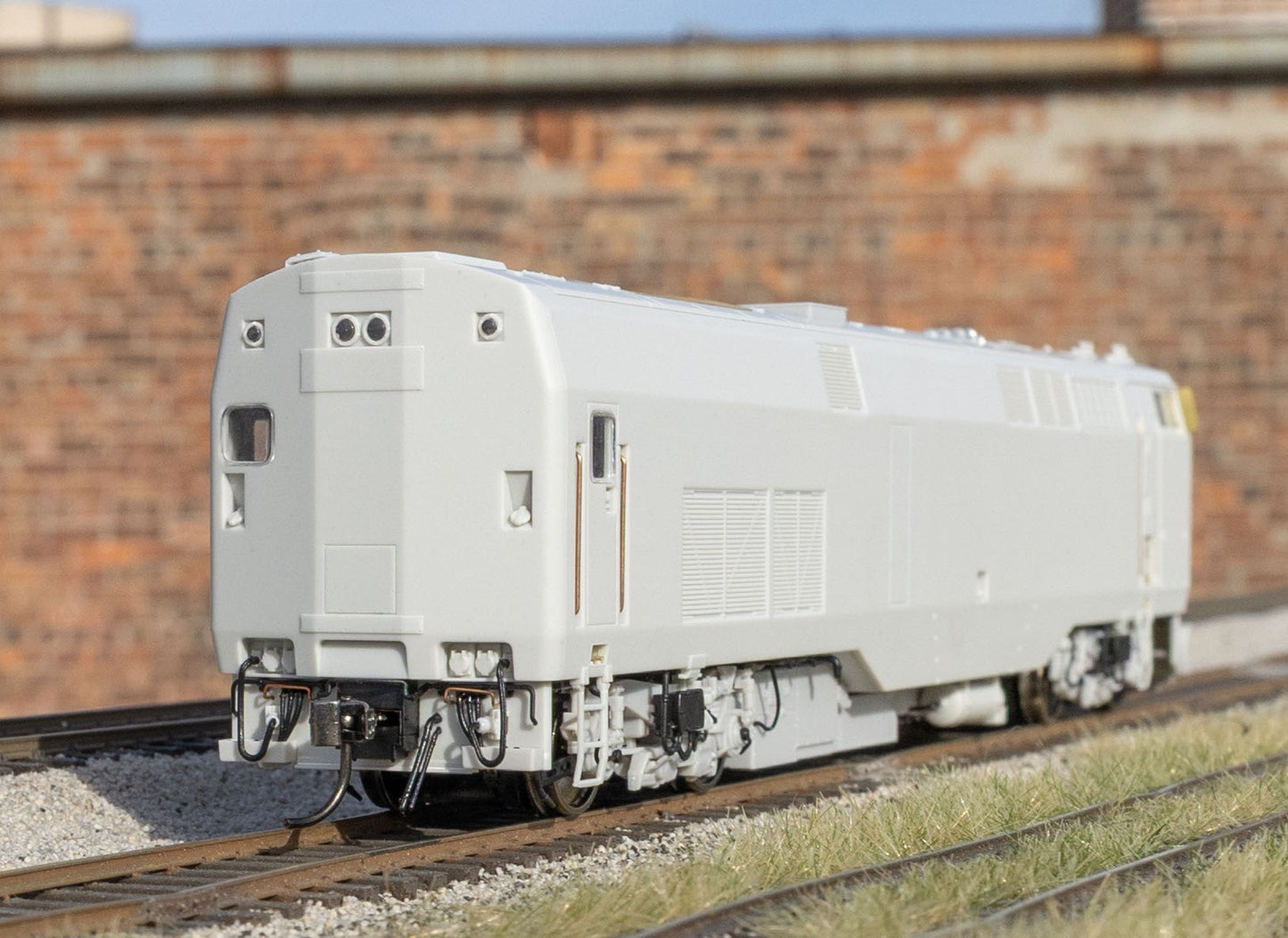 HO GE P32AC-DM (DC/Silent): Amtrak - Phase III Empire Service w/ hatch: #706